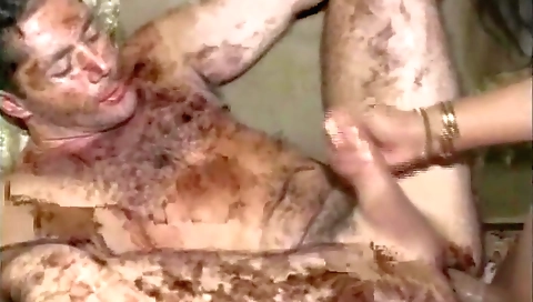 Amateur shemale with a sexy body fucks a guy in a homemade video