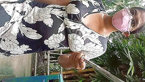 Amateur solo porn video with a hottie with big natural tits