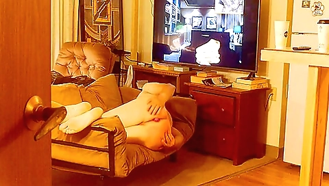 American amateur anal movie with a big booty with a toy